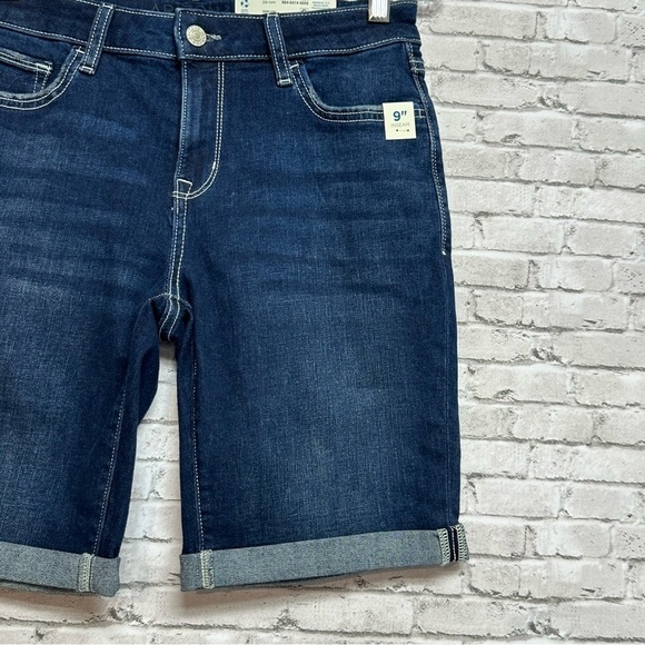 Arizona Jeans Co. Womens Size 5 Jean Bermuda Shorts Mid Rise Cuffed NEW - Picture 4 of 11